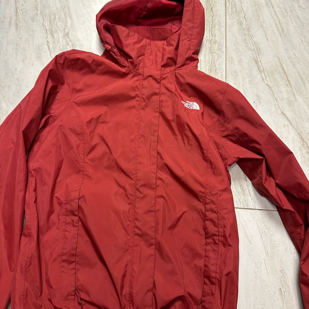 Size medium Woman’s North face wind runner